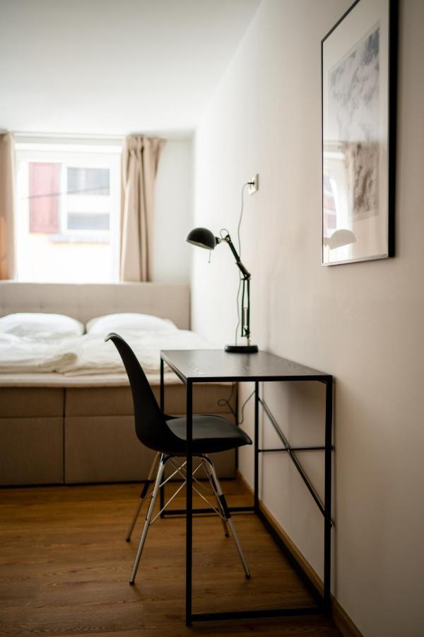 Old Town 2 Rooms/baths *